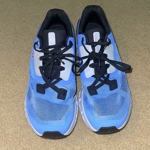 On cloud tennis shoes